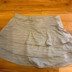Athleta gray and white skort